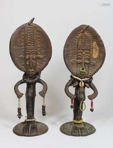 Zwei afrikanische Fruchtbarkeitsfiguren, Bronze