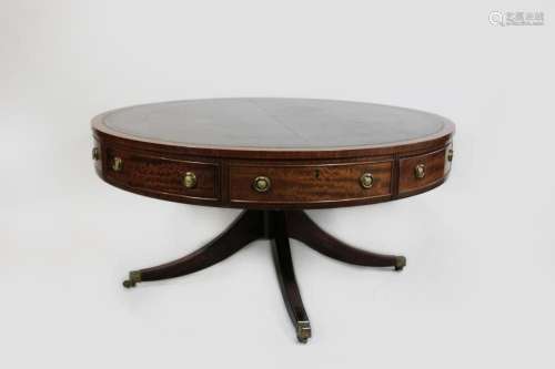Drum Table, England, Ende 19. Jahrhundert-Anfang 20. Jahrhun...
