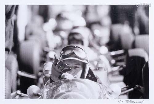 Rainer W. Schlegelmilch (Suhl 1941). John Surtees prepares t...