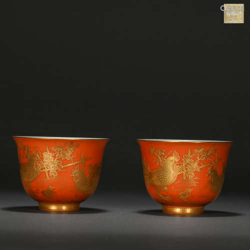 A pair of alum red and gold chicken cups, Qing Dynasty