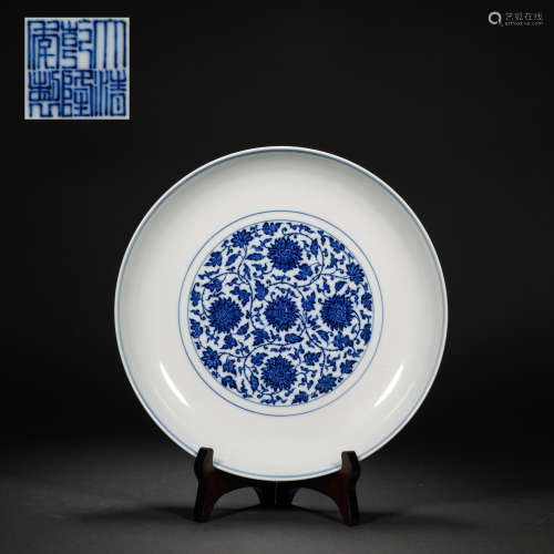 Qing Dynasty blue and white lotus flower disc
