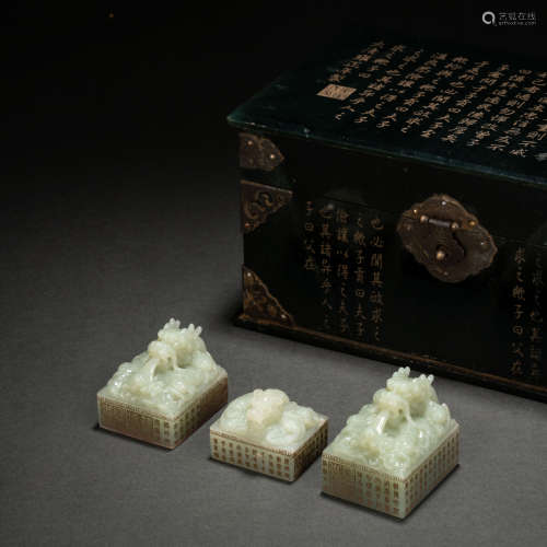A Qing Dynasty Jasper Inscribed Gold Poetry Seal Box Inlaid ...