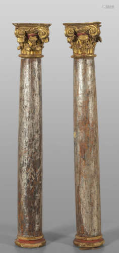 Coppia di colonne laccate a finto marmo con