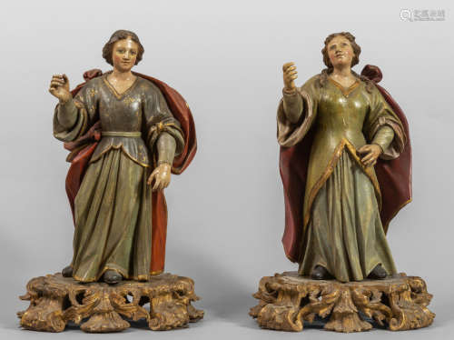 Figure femminili, coppia di sculture in legno