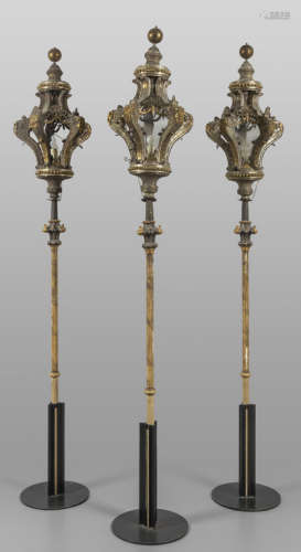 Tre lampioni Luigi XVI da processione in metallo