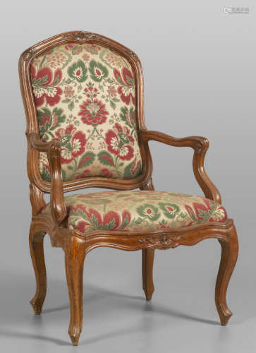 # Poltrona Luigi XV in noce, schienale e seduta