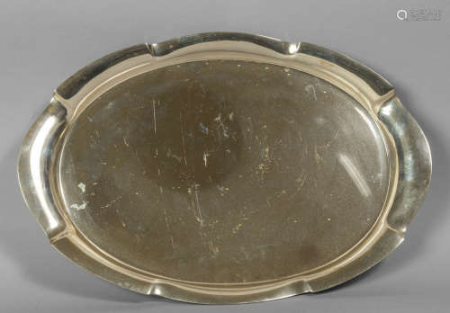 Vassoio ovale in argento con bordo