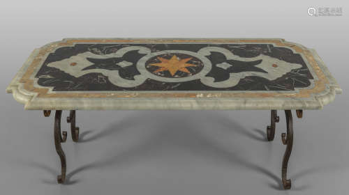 Tavolino da divano composto da antico paliotto in