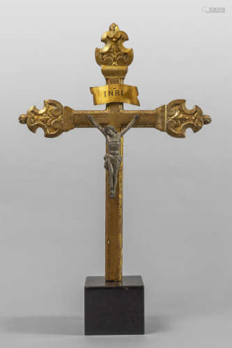 Cristo, scultura in legno intagliato e