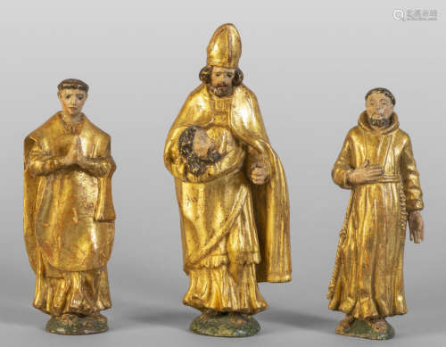 Santi, tre sculture in legno intagliato, laccato