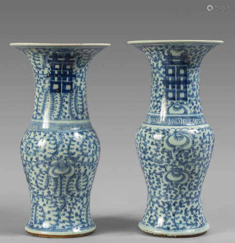 Coppia di vasi bianchi e blu in porcellana, Cina