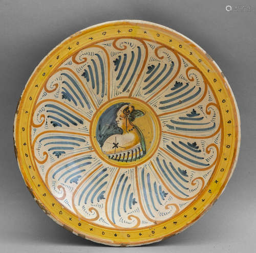 Piatto in maiolica di Montelupo con figura