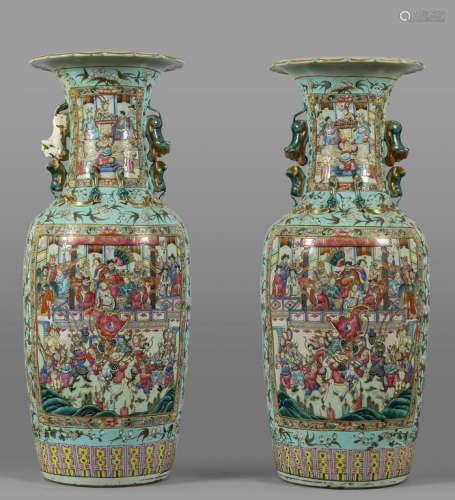 Coppia di grandi vasi cantonesi in porcellana