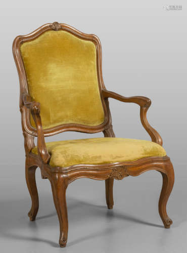 # Poltrona Luigi XV in noce, schienale e seduta