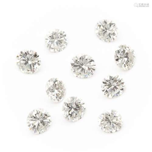 10 diamants taille moderne pour un poids total de 3,18 carat...