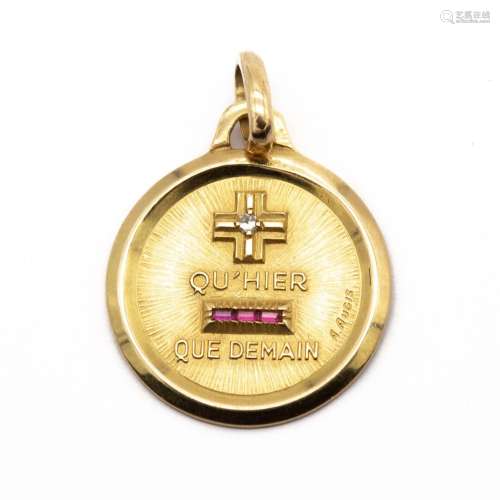 A. AUGIS. Médaille amour en or jaune (750) 18K ornée d'un di...