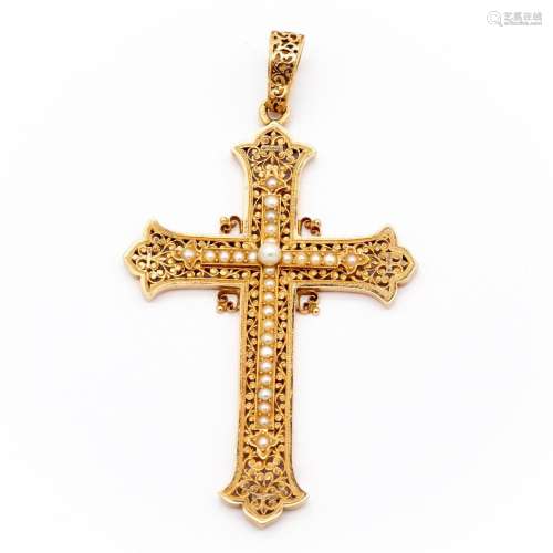 Croix en or jaune (750) 18K filigranné soulignée de perles, ...