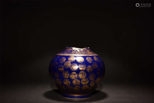 清宣统 霁蓝釉描金皮球花纹赏瓶