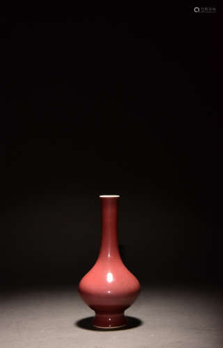 清乾隆 霁红釉长颈瓶