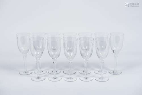 LALIQUE. Suite de 12 flûtes à champagne en cristal, modèle &...