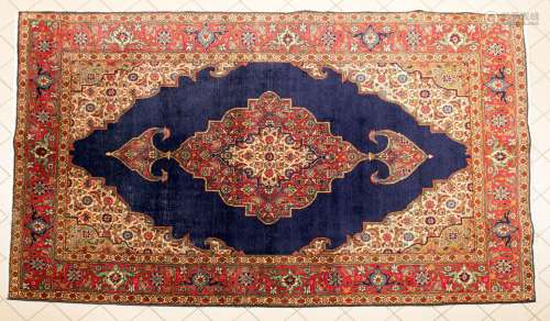 IRAN. Ancien tapis Bidjar en laine à décor à décor de rincea...