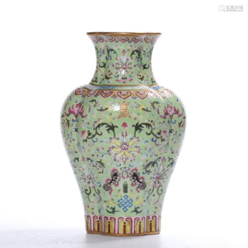 A YELLOW-GROUND FAMILLE-ROSE VASE.MARK OF JIAQING
