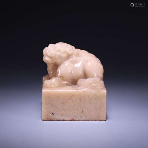 A CARVED SOAPSTONE LION SEAL.QING DYNASTY