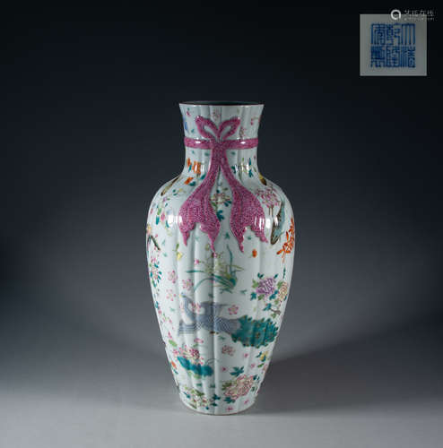 QING DYNASTY - MULTICOLORED VASE WITH FLOWERS, BIRDS AND FIS...