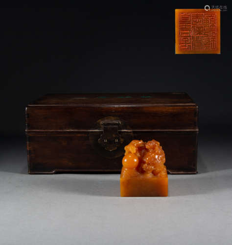 QING DYNASTY - TIAN HUANGSHI SEAL WITH YELLOW PEAR BOX