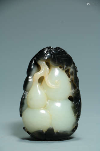 QING DYNASTY - WHITE JADE CARVED GOURD PENDANT