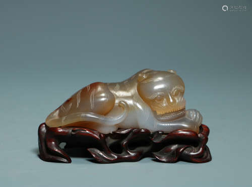 QING DYNASTY - AGATE CROUCHING TIGER ORNAMENTS