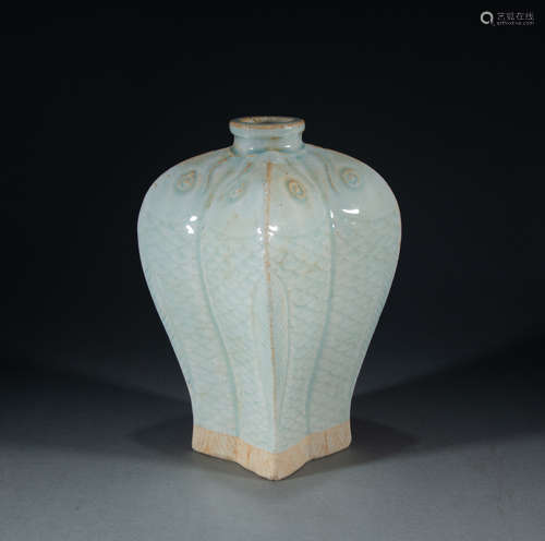 ANCIENT CHINA - SHADOW HERRING SHAPED BOTTLE