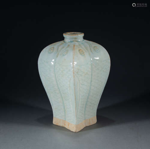 ANCIENT CHINA - SHADOW HERRING SHAPED BOTTLE