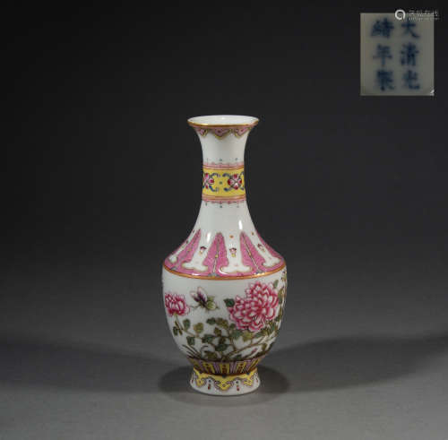 QING DYNASTY - PINK FLOWER VASE