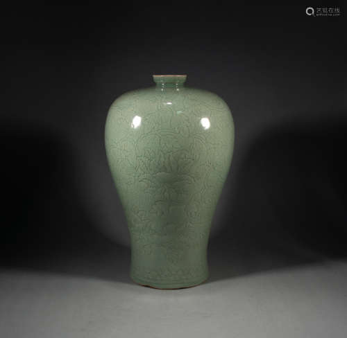 ANCIENT CHINA - CELADON PLUM VASE