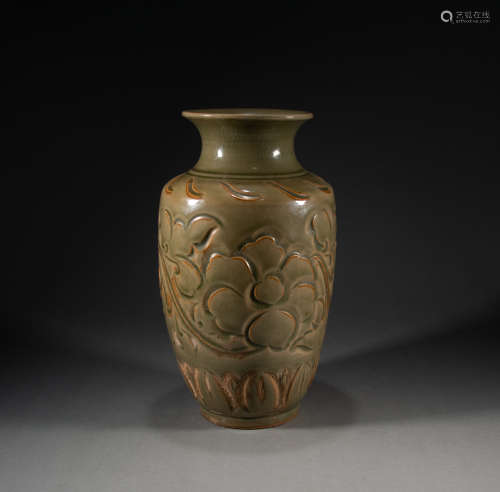 QING DYNASTY - CELADON VASE