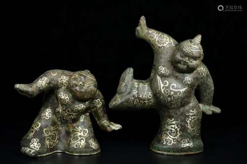 A pair of bronze and silver wrestlers