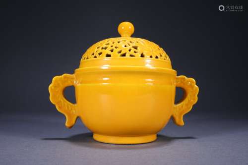Qing yellow glaze hollow flower pattern cup