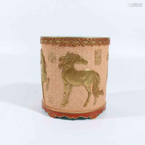 Carved porcelain horse pattern pen holder