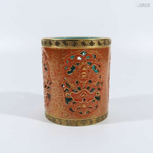 Scattered red drawing gold hollow pen holder