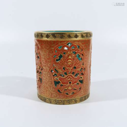 Scattered red drawing gold hollow pen holder