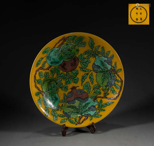QING DYNASTY - PLAIN TRICOLOR ENGRAVED DRAGON PATTERN PLATE