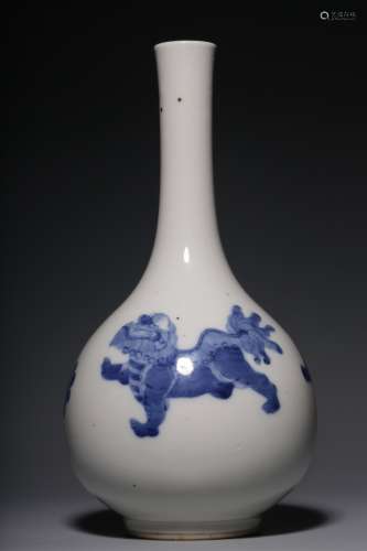 Blue and white lion figure flask