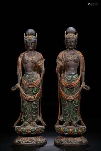 A pair of colorful Guanyin statues in Qing Dynasty