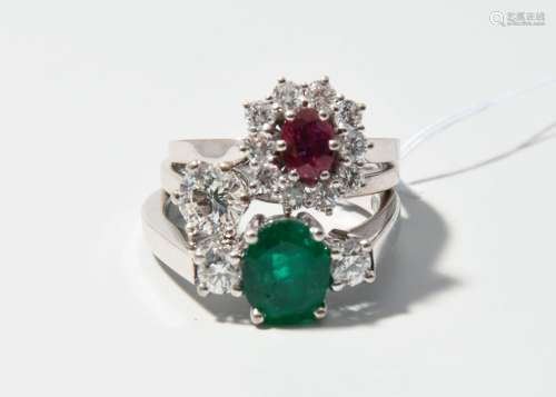 *Lot: Rubin-, Smaragd- und Brillant-Ring