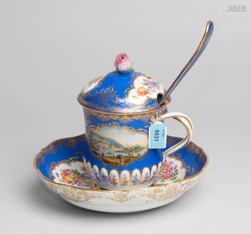 Meissen, Tasse mit Untertasse und Löffel