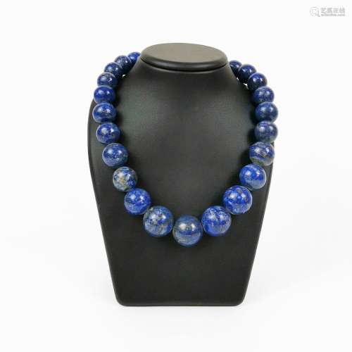 Collier de perles de lapis-lazuli en c