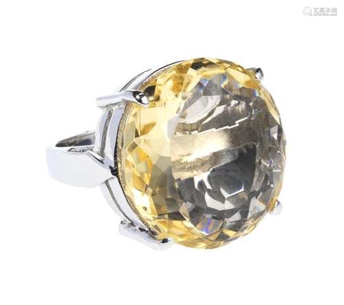 *Bague sertie d'une citrine taille bri