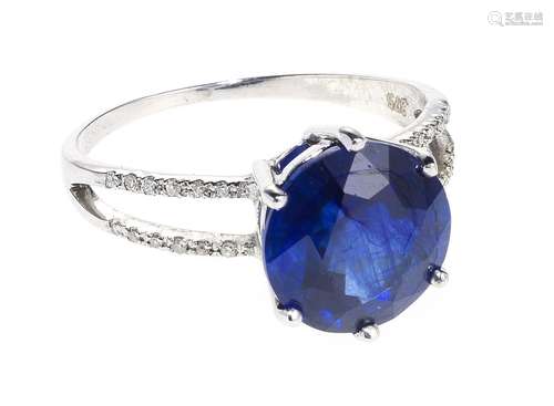 *Bague sertie d'un saphir taille brill