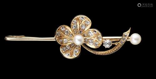 Broche ornée d'une fleur pavée de diam